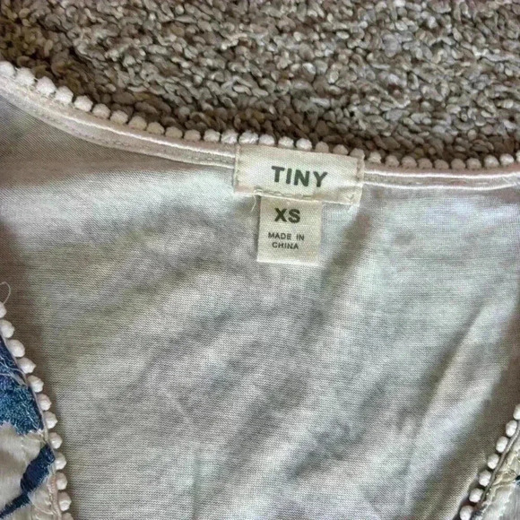 Anthropologie Tiny Flutter-Sleeve Embroidered Top Blue Floral Cream V Neck XS - Picture 4 of 8